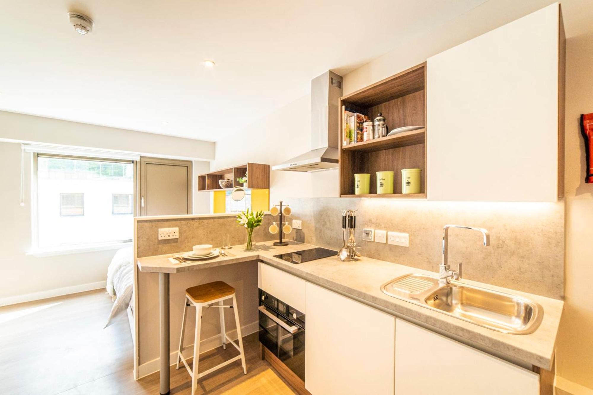 Stylish Studio Accommodations With Kitchen At Brewer'S Court In Edinburgh Exterior photo